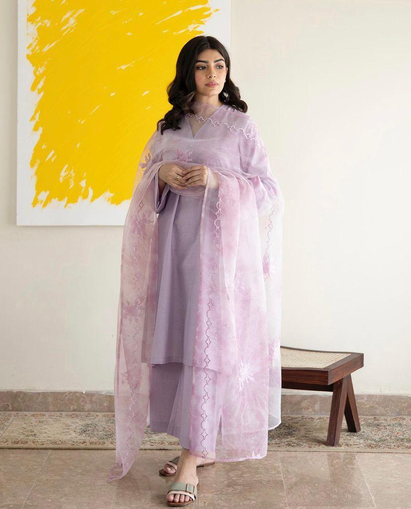 Gulabi | 3-Piece Stitched Suit - MAHARANI